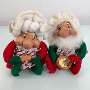 Santa’s Best Mr & Mrs Santa Clause Bakers posable plush toy figures EUC